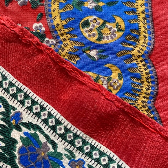 29’ x 29’ silk square - Picture 3 of 5